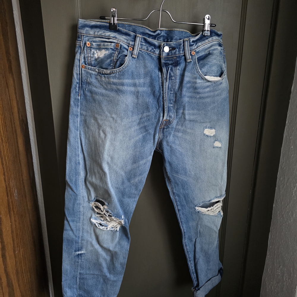 Levi's 501 Light Blue Relaxed Fit Jeans